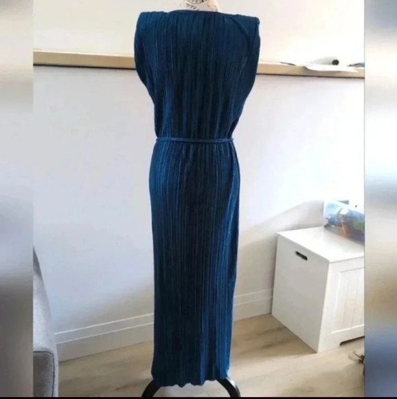 SINCERELY JULES | Women's Blueish/Teal Plisse Cored  Belted Sleeveless M… - Picture 4 of 5